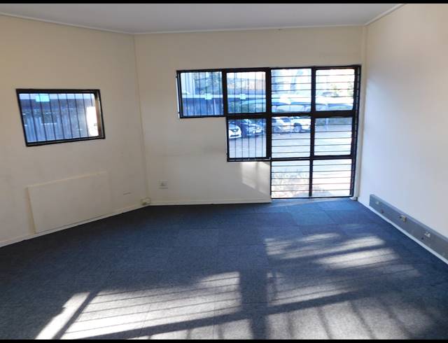 106M² OFFICE TO LET IN FERNDALE